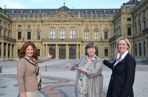 Heißen neu zugezogene Forscher und ihre Familien herzlich in der Kulturstadt Würzburg willkommen (von links): Hanna Rosenthal, Angela Forchel und Eva-Maria Beutner.